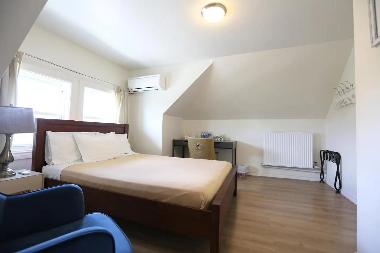 Couette-café Phoebe Wang Toronto