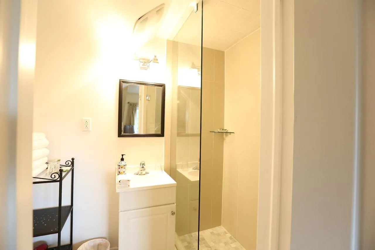 Bed & Breakfast Phoebe Wang Toronto