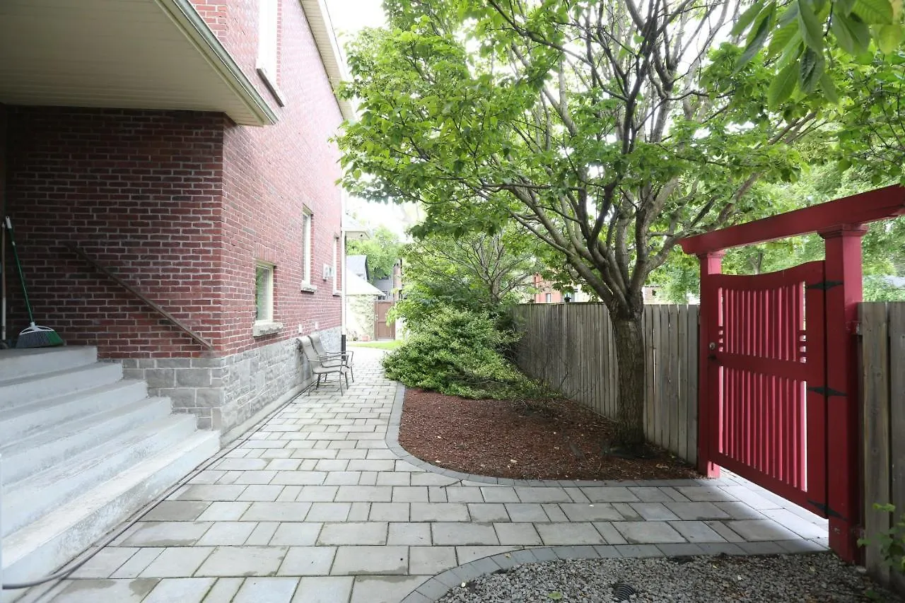 Phoebe Wang Toronto Bed & Breakfast